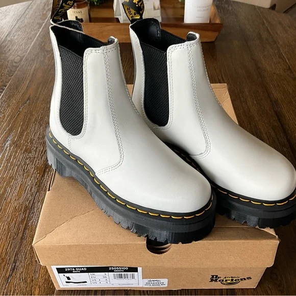 Dr. Martens Youth 2976 Quad Platform Chelsea Boot - Picture 1 of 5